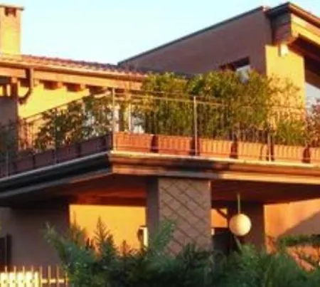 לינה וארוחת בוקר La Folaga 3*