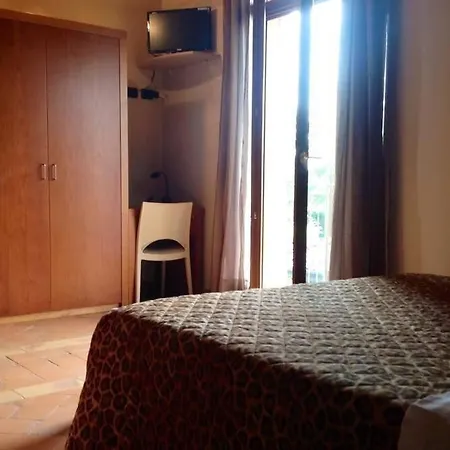 לינה וארוחת בוקר La Folaga גביראטה