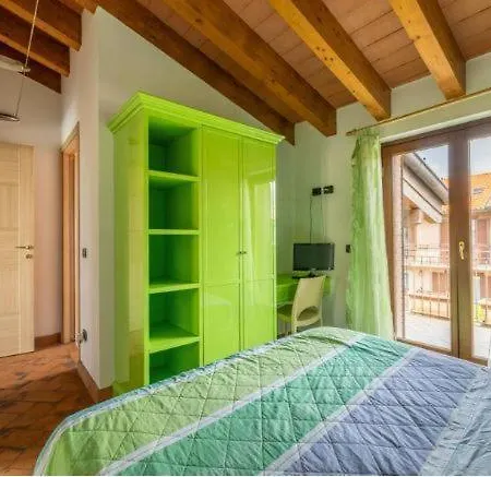 לינה וארוחת בוקר La Folaga 3*