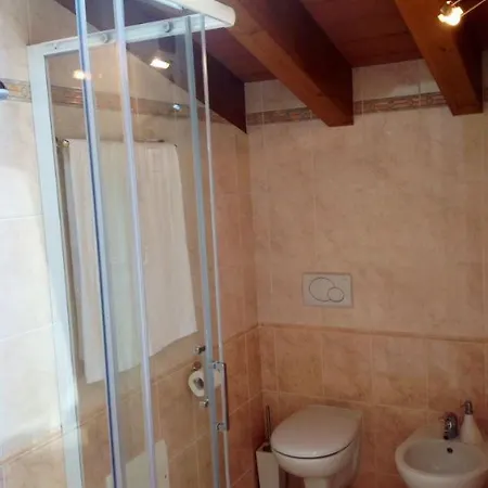 לינה וארוחת בוקר La Folaga 3*